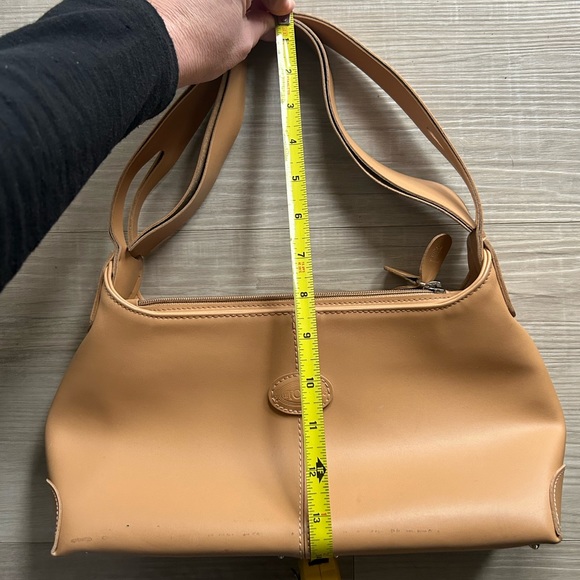 Tods 🤎 Classic luggage color shoulder bag -Very good condition!! 💯% authentic - Picture 13 of 13
